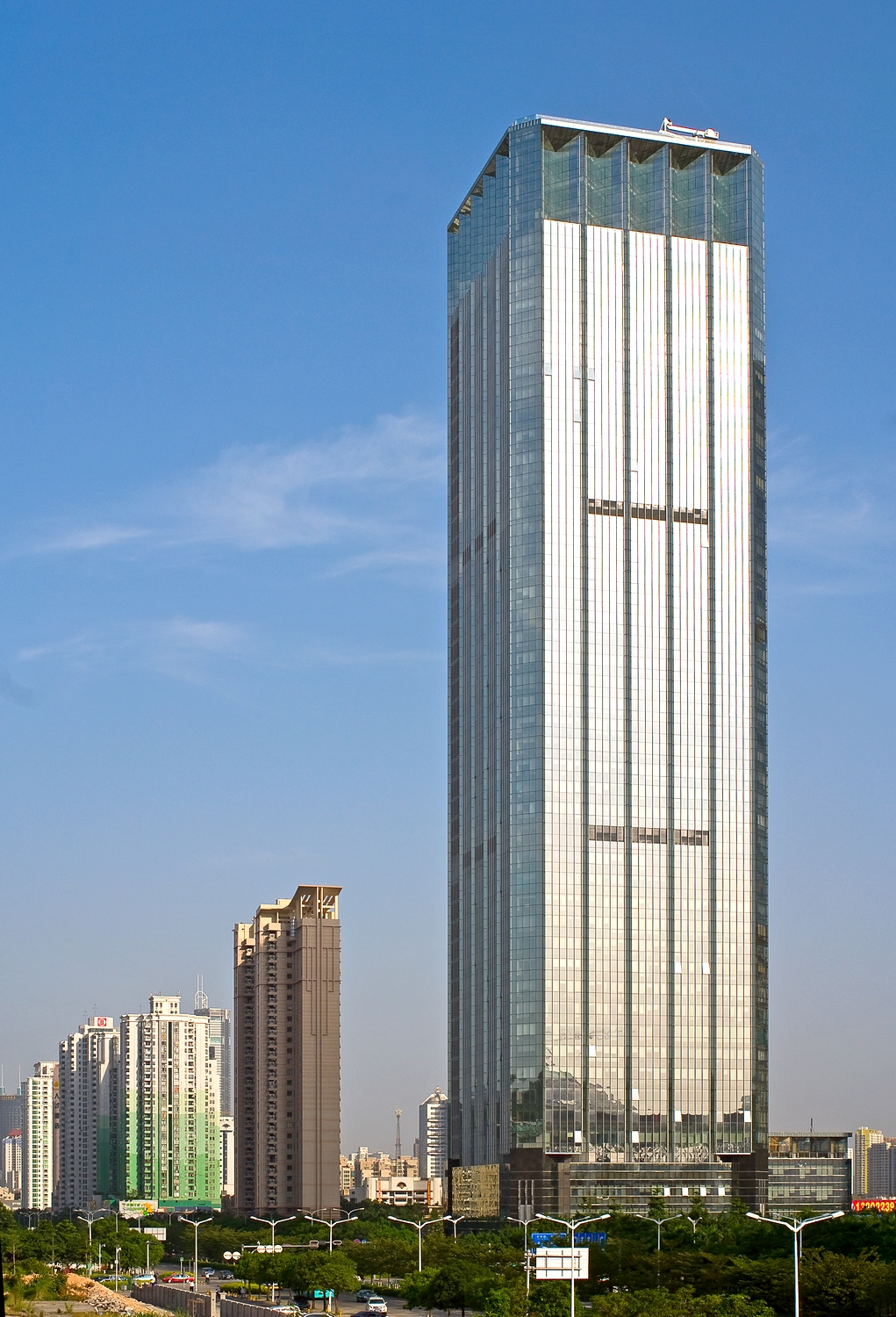 15-深圳榮超經(jīng)貿(mào)中心（2010年度魯班獎，48層-206米-115247㎡）.jpg
